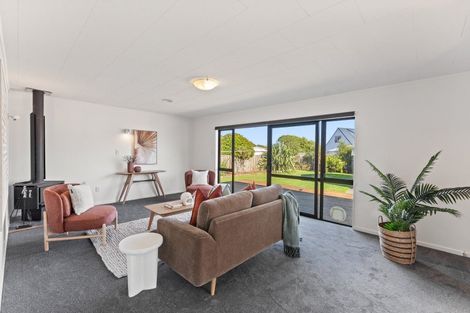 Photo of property in 3 Renata Road, Otaki, 5512