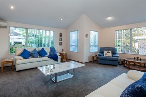 Photo of property in 9a Orchard Road, Browns Bay, Auckland, 0630