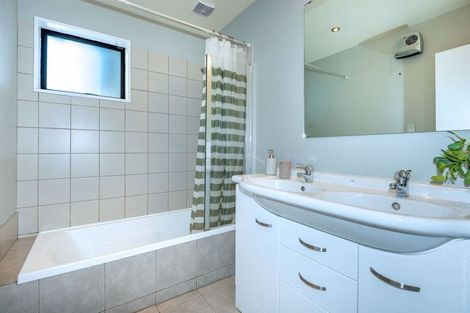 Photo of property in 62 Solomon Avenue, Redwood, Christchurch, 8051