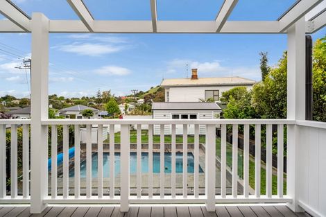 Photo of property in 6 Shoal Bay Road, Devonport, Auckland, 0624
