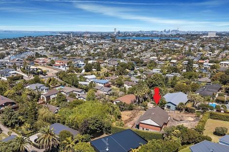 Photo of property in 28 Parr Terrace, Castor Bay, Auckland, 0620