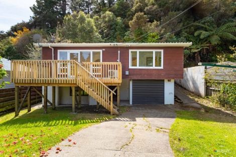 Photo of property in 15 James Grove, Stokes Valley, Lower Hutt, 5019