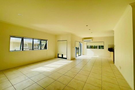 Photo of property in 1/5 Carole Crescent, Pakuranga, Auckland, 2010