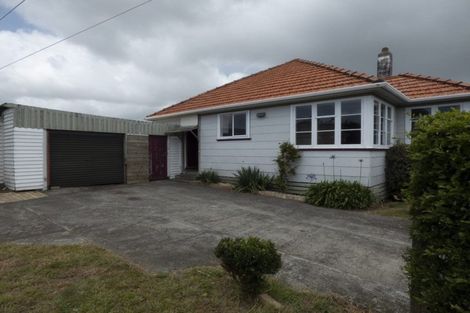 Photo of property in 62 Omata Road, Marfell, New Plymouth, 4310