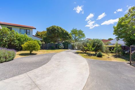 Photo of property in 24 Rewarewa Crescent, Waikanae, 5036