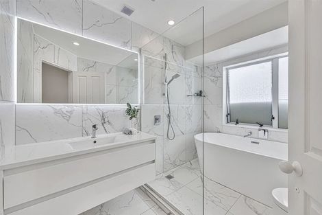 Photo of property in 1 Driscoll Place, Farm Cove, Auckland, 2012