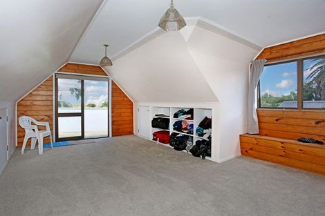 Photo of property in 26 Kingsclere Place, Goodwood Heights, Auckland, 2105