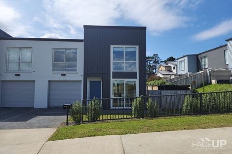 Photo of property in 2 Waimoana Close, Massey, Auckland, 0614