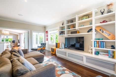 Photo of property in 30 Old Lake Road, Narrow Neck, Auckland, 0624