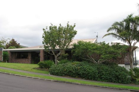 Photo of property in 24 Bernleigh Terrace, West Harbour, Auckland, 0618