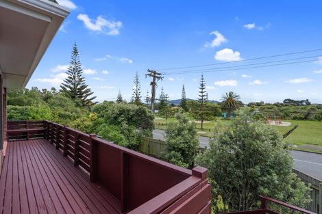 Photo of property in 34 Queens Road, Waikanae Beach, Waikanae, 5036