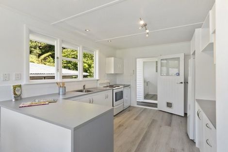 Photo of property in 47 Bird Grove, Stokes Valley, Lower Hutt, 5019