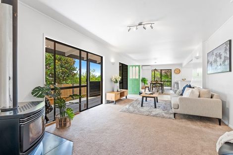 Photo of property in 6 Elliston Crescent, Stanmore Bay, Whangaparaoa, 0932