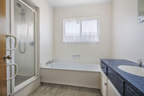 Photo of property in 2/15 Meadowcourt Drive, Manukau, Auckland, 2025