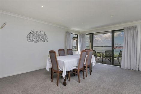 Photo of property in 61c Stanley Road, Stanley Point, Auckland, 0624