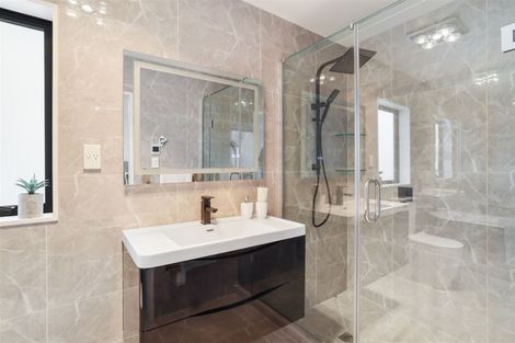 Photo of property in 5b Woodhouse Place, West Harbour, Auckland, 0618