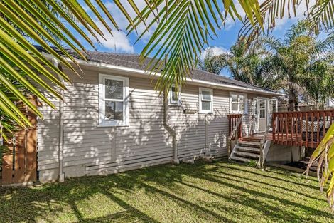 Photo of property in 2/9 Merton Avenue, Glenfield, Auckland, 0627