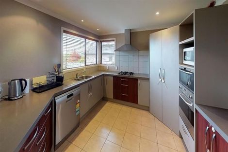 Photo of property in 19 Johnstone Drive, Fitzherbert, Palmerston North, 4410