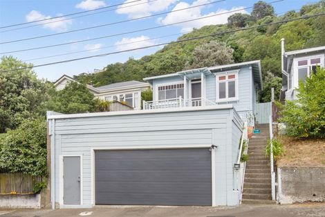 Photo of property in 176 Sutherland Road, Lyall Bay, Wellington, 6022