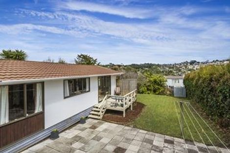Photo of property in 2/520 Beach Road, Murrays Bay, Auckland, 0630