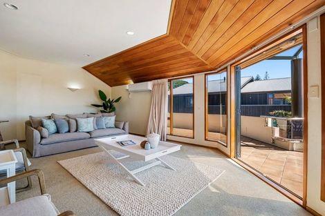 Photo of property in 32 Marine Parade, Mount Maunganui, 3116
