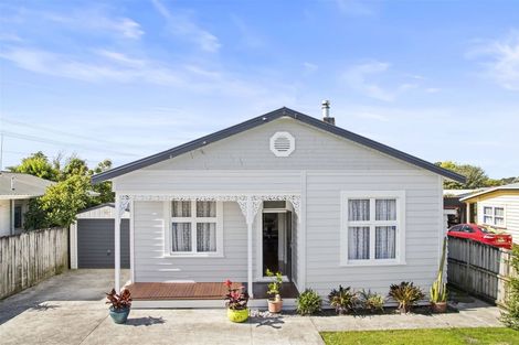 Photo of property in 4 Mellsop Avenue, Waiuku, 2123