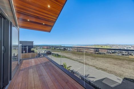 Photo of property in 8 Koheru Place, Long Bay, Auckland, 0630