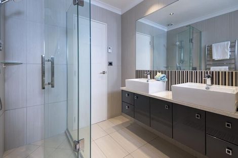 Photo of property in 43 Manor Park, Sunnyhills, Auckland, 2010