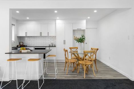 Photo of property in 2/320 Memorial Avenue, Burnside, Christchurch, 8053