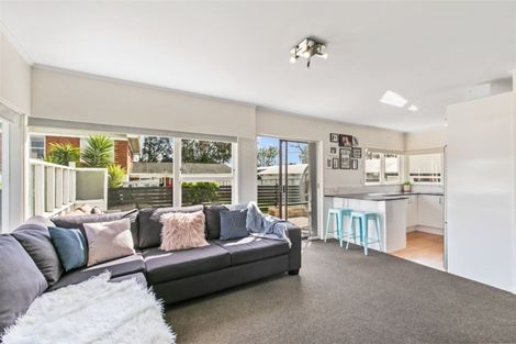 Photo of property in 1/38 Shakespeare Road, Milford, Auckland, 0620