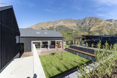Photo of property in 5 Kincaid Place, Arthurs Point, Queenstown, 9371