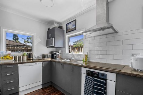 Photo of property in 1 River Road, Te Atatu Peninsula, Auckland, 0610