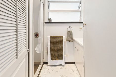 Photo of property in 45 Victory Crescent, Tawa, Wellington, 5028