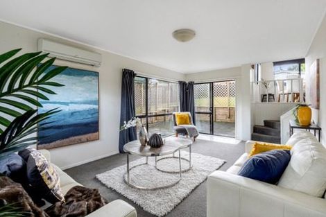 Photo of property in 1/42 Lexington Drive, Botany Downs, Auckland, 2010