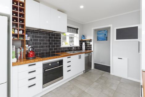 Photo of property in 10 Pitama Road, Awapuni, Palmerston North, 4412