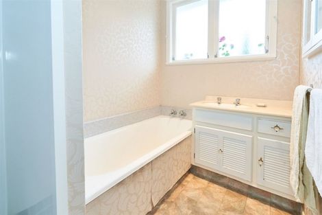 Photo of property in 30 Parkland Crescent, Terrace End, Palmerston North, 4410