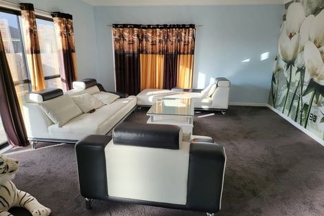 Photo of property in 69a Manuroa Road, Takanini, 2112