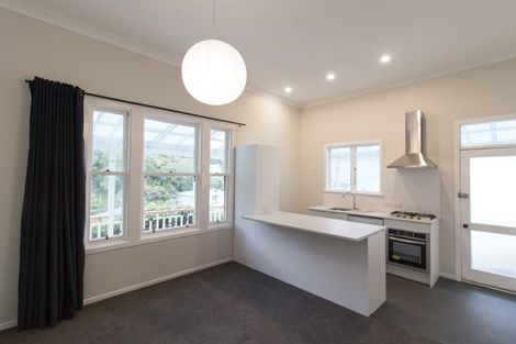 Photo of property in 39 Todman Street, Brooklyn, Wellington, 6021