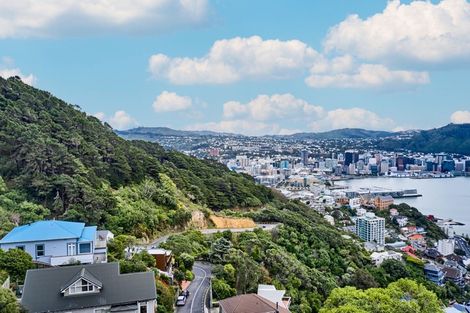 Photo of property in 24 Robieson Street, Roseneath, Wellington, 6011