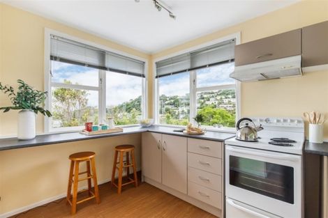 Photo of property in 6 Westleigh Way, Newlands, Wellington, 6037