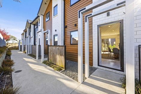 Photo of property in 4/170 Don Buck Road, Massey, Auckland, 0614