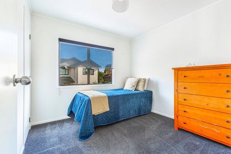 Photo of property in 9 Seagrove Road, West Harbour, Auckland, 0618