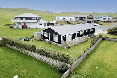 Photo of property in 3 Tua Tua Place, Baylys Beach, Dargaville, 0377