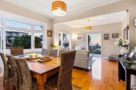 Photo of property in 29 Masterton Road, Rothesay Bay, Auckland, 0630