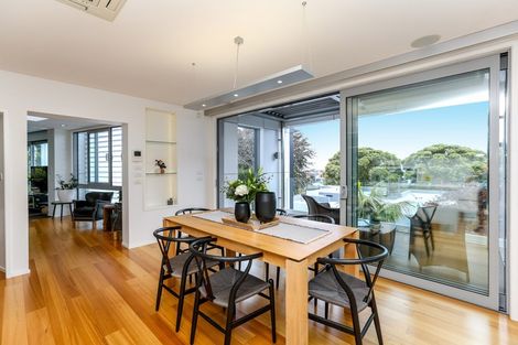 Photo of property in 118 Pendarves Street, New Plymouth, 4312