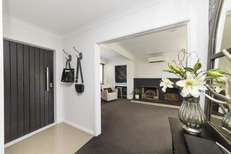 Photo of property in 34 Churchill Avenue, Hokowhitu, Palmerston North, 4410