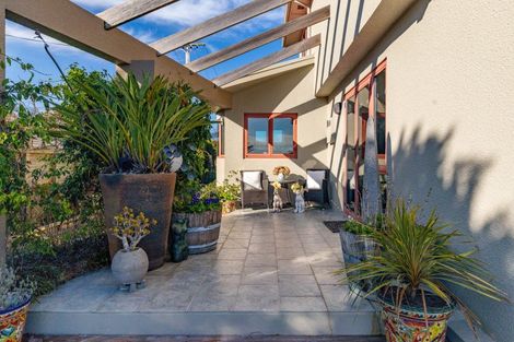 Photo of property in 25 Rogan Street, New Plymouth, 4310