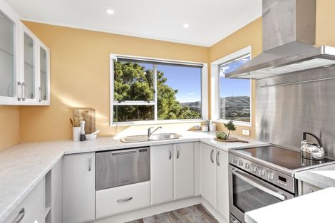 Photo of property in 27b Chetwode Grove, Newlands, Wellington, 6037