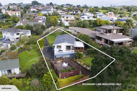 Photo of property in 18 John Dee Crescent, Red Beach, 0932