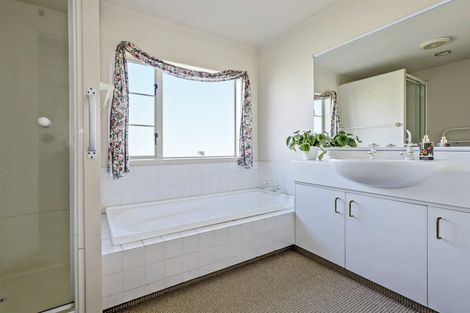 Photo of property in 1b Knightsbridge Place, Taradale, Napier, 4112